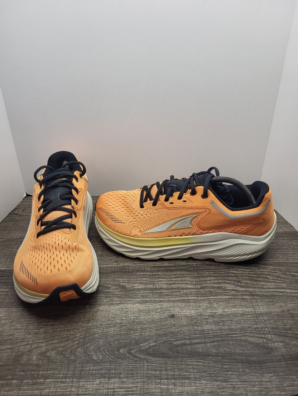 Altra Via Olympus Orange White Running Shoes Sneakers Men's Size 10.5